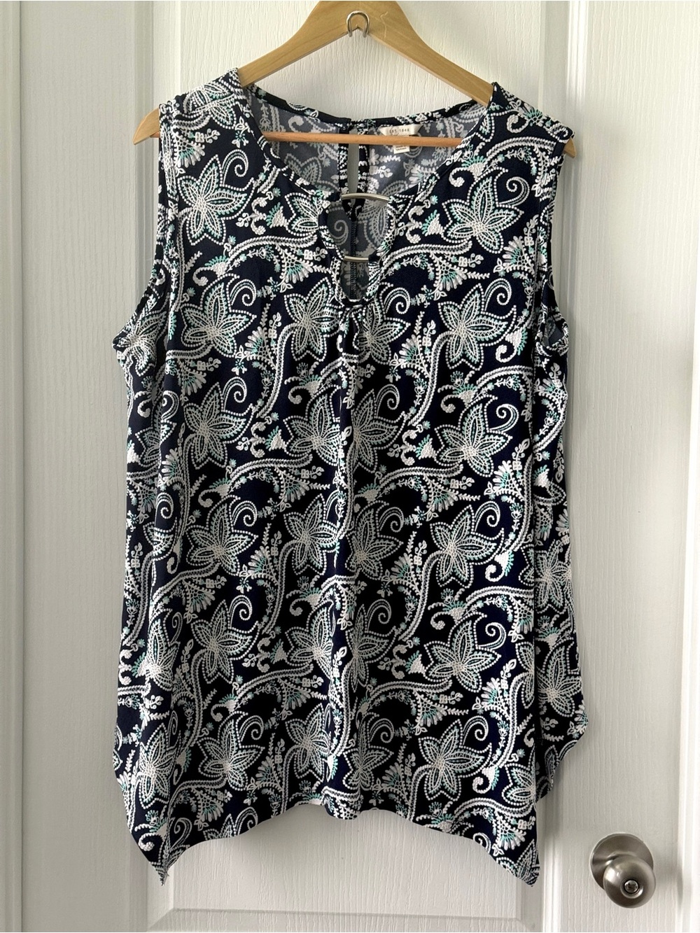 Est. 1946 Sleeveless Paisley Keyhole Neck Blouse Navy/White Women’s Size 18/20W